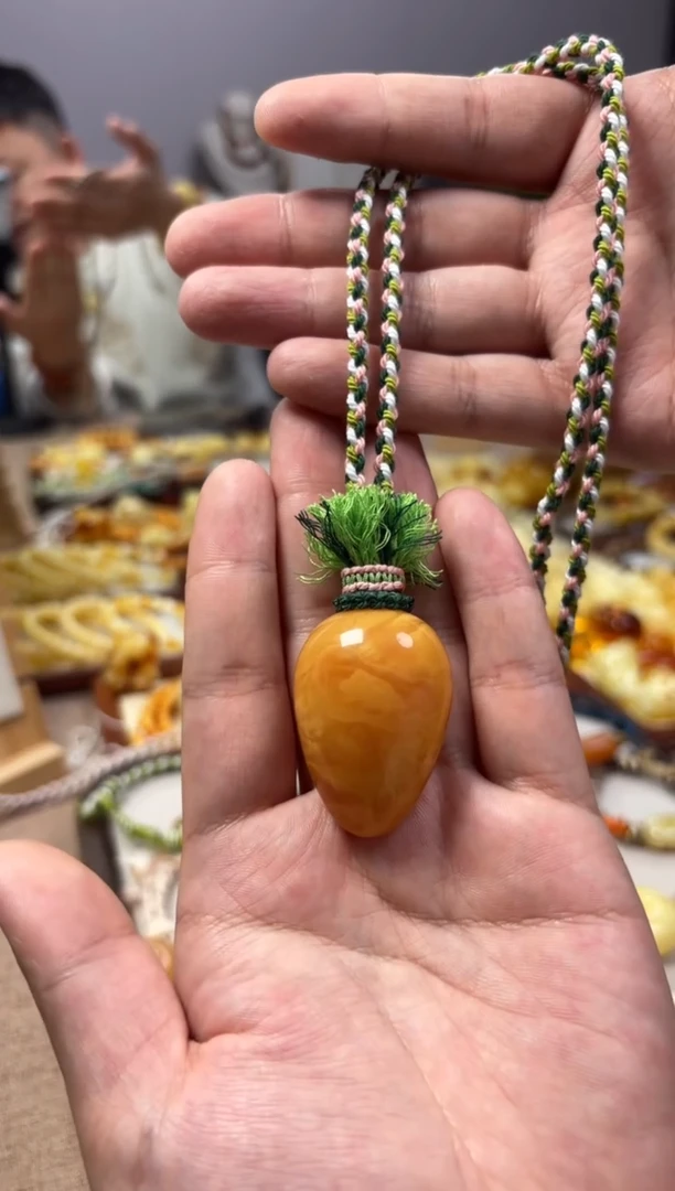 【闪购商品】蜜蜡裸石未镶嵌胡萝卜