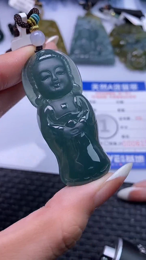 颈饰未镶嵌翡翠
