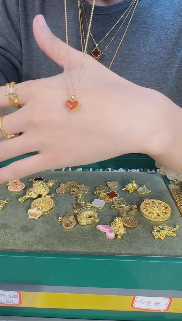 双面小爱心吊坠0.23g（附带礼盒包装）