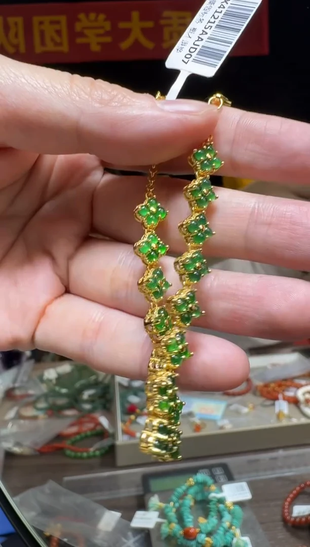 【闪购商品】翡翠手链银S925镶嵌A货危料翡翠绿蛋面四叶花手链