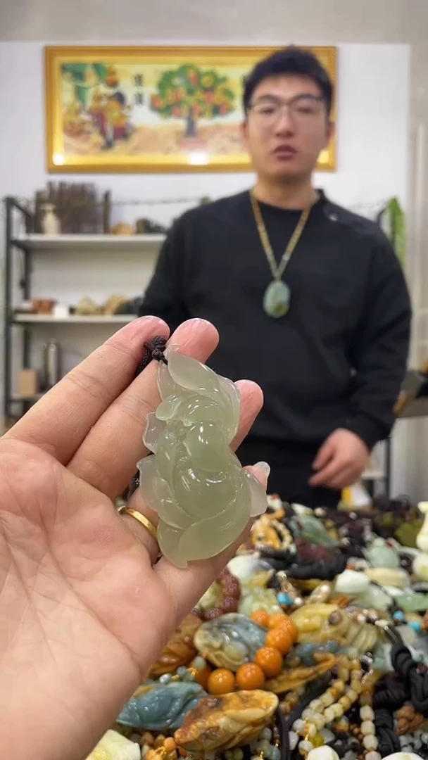 未镶嵌蛇纹石玉吊坠