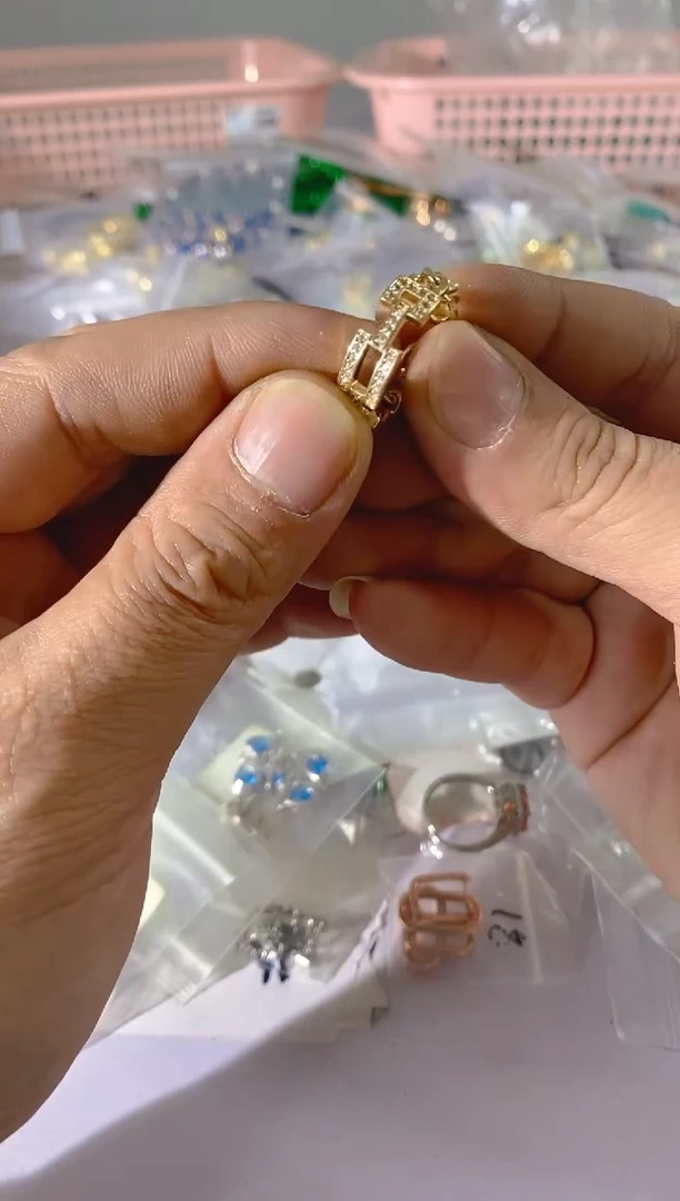 【闪购商品】水晶颈饰银S925镶嵌X449红宝，蓝宝，多样性发一件赠链