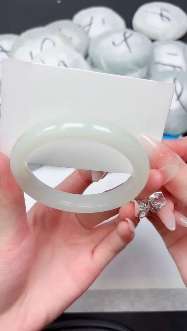 未镶嵌手镯石英质玉318-61.2