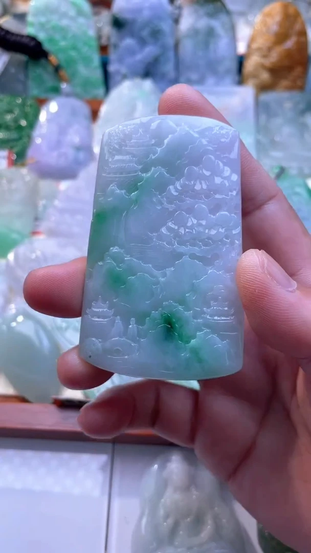 翡翠未镶嵌颈饰山水
