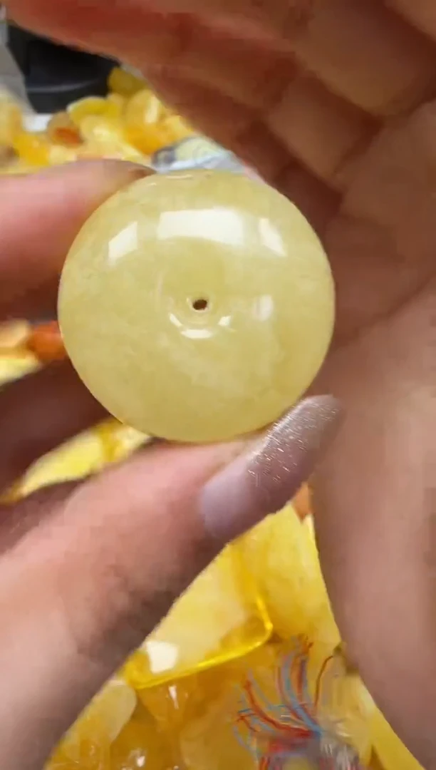 裸石琥珀未镶嵌如图