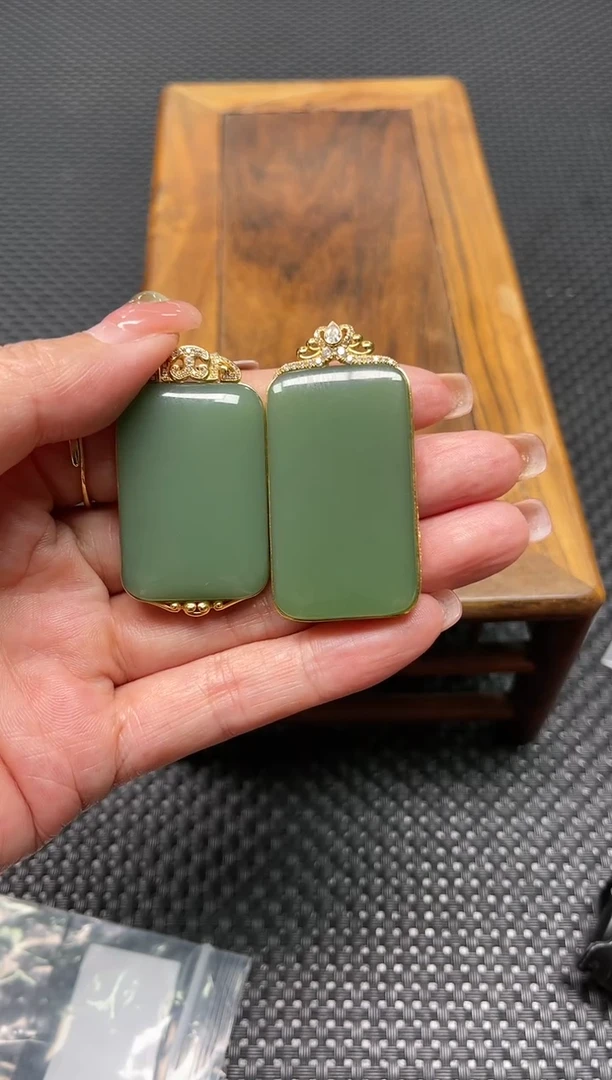 和田玉18K金镶嵌颈饰多样性发2个