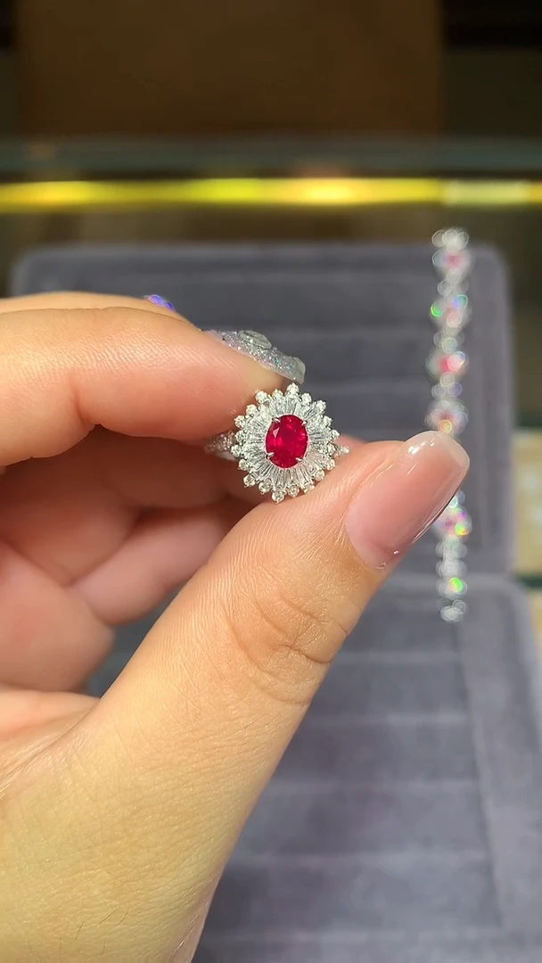 18K金镶嵌戒指红宝石1.04CT
