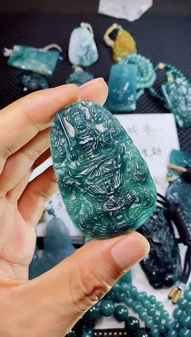 翡翠未镶嵌颈饰