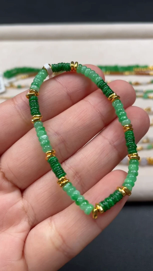 足金镶嵌手串翡翠一条   P293