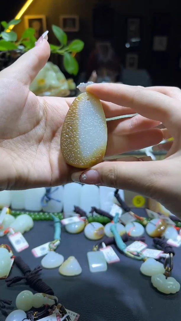 未镶嵌手串和田玉金山糖白随心吊坠（产地直发）