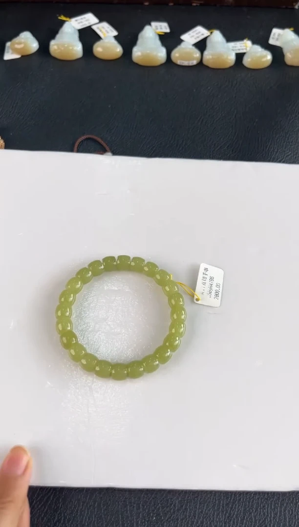 颈饰未镶嵌和田玉手串