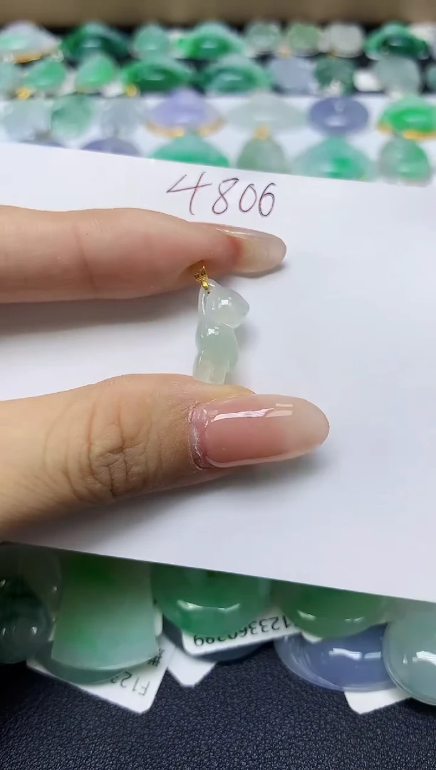 翡翠未镶嵌颈饰天然缅甸翡翠A货
