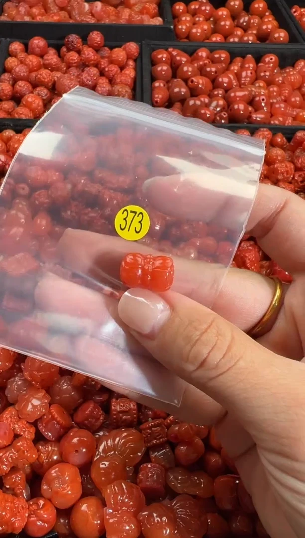 颈饰未镶嵌南红玛瑙1