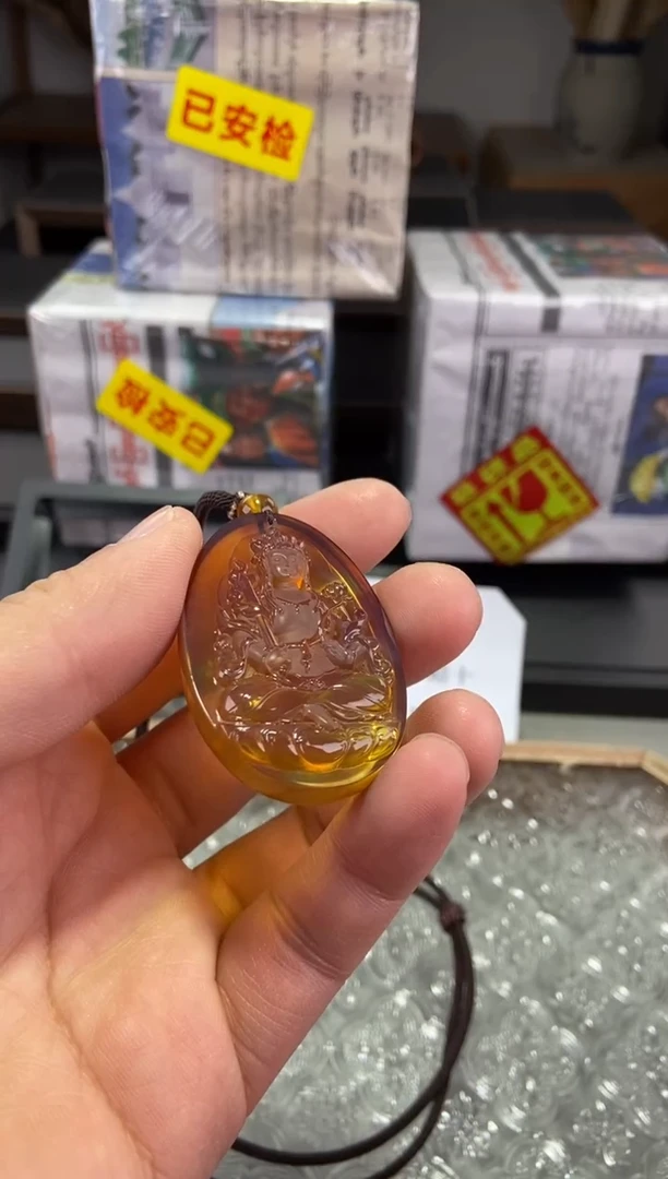 琥珀颈饰未镶嵌虚空藏