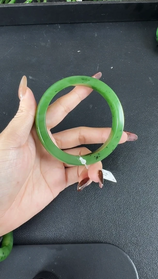 颈饰未镶嵌和田玉（碧玉）手镯约58.2MM方镯