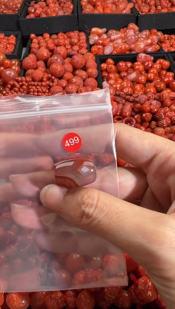 南红玛瑙未镶嵌颈饰1