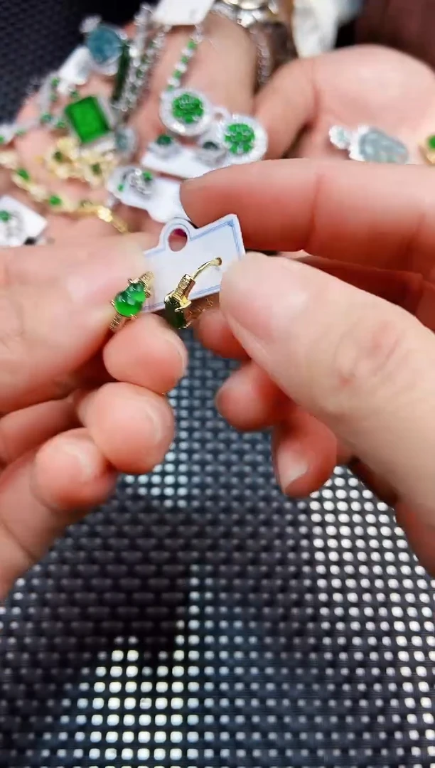 【闪购商品】翡翠耳饰未镶嵌11111111