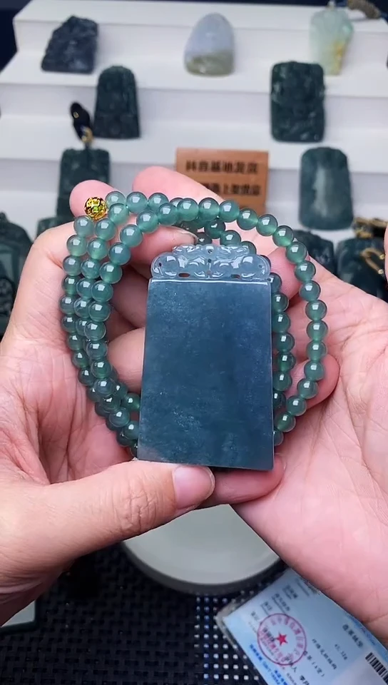 颈饰未镶嵌翡翠