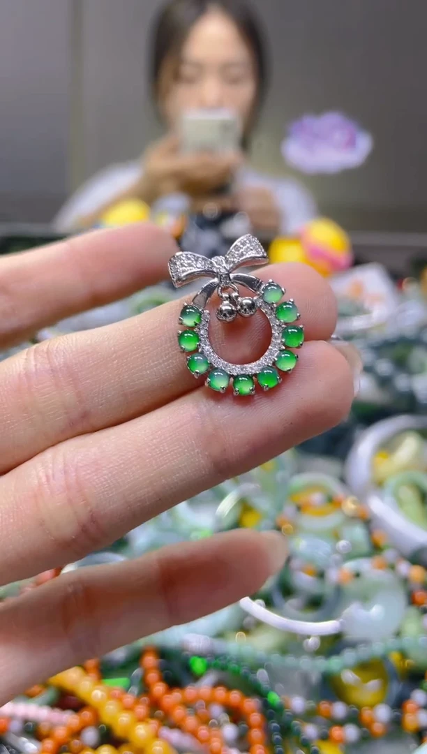 翡翠未镶嵌颈饰/K/翡翠A货，一件也是批发价