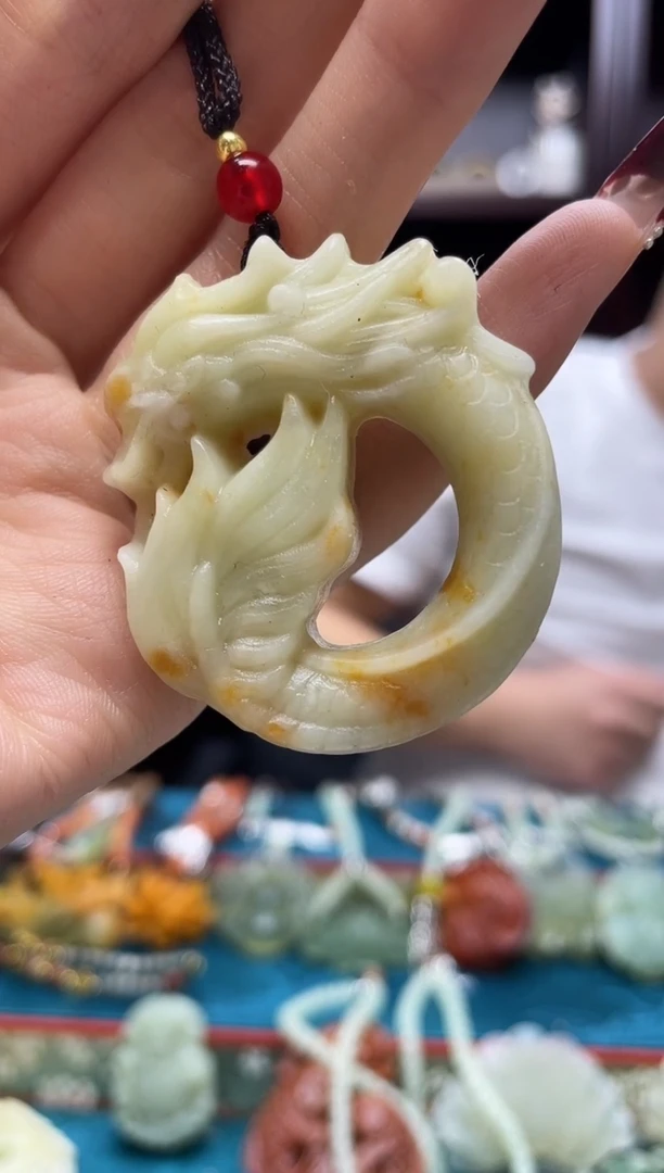 未镶嵌岫玉吊坠·