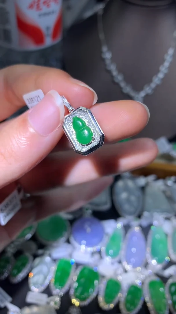 吊坠(不含链)18K金镶嵌翡翠吊坠