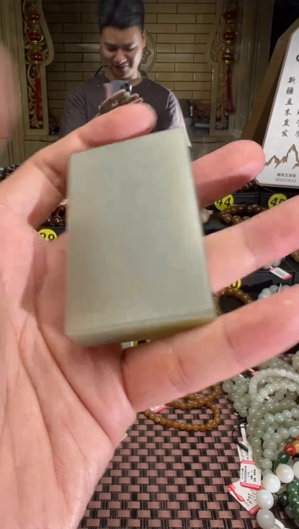 和田玉未镶嵌吊坠(赠链)且末料青白玉吊坠无事牌112克