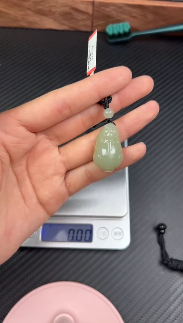 【闪购商品】和田玉吊坠(赠链)未镶嵌且末微色差近矿貔貅