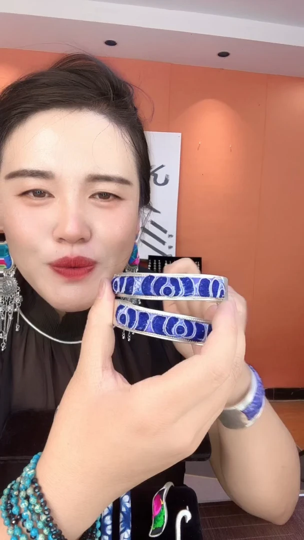 刺绣非遗手工刺绣手镯一对