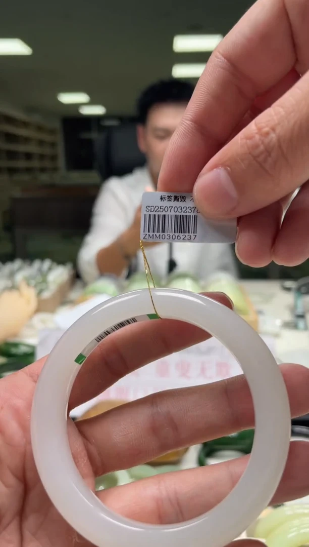 和田玉手镯未镶嵌【老卢徒弟放漏款】56-57圈，6237