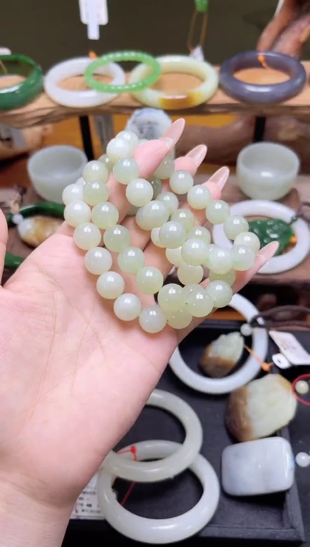 未镶嵌手串和田玉卡12青海青白 圆珠 多样性发一 有瑕疵