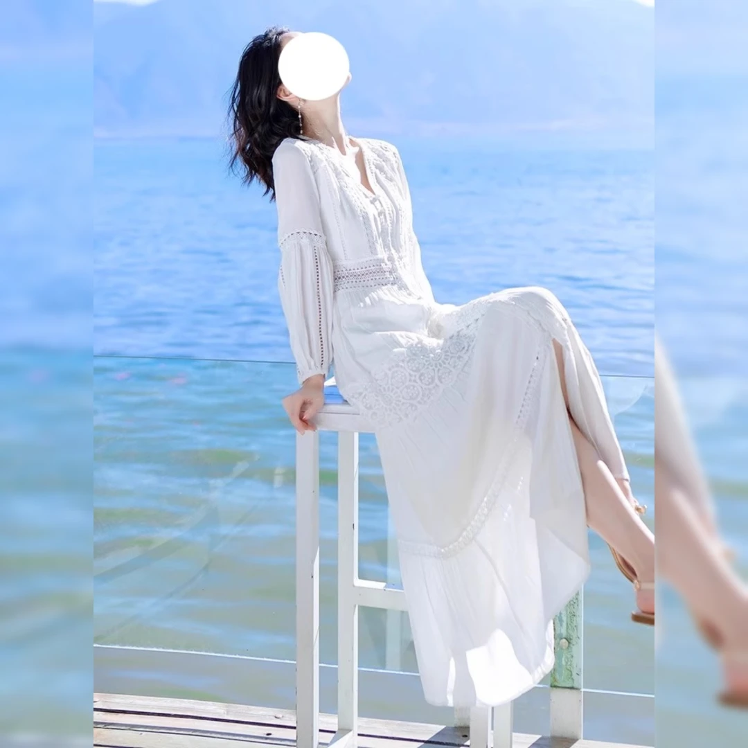 白色连衣裙法式气质V领长袖仙女长裙子旅游拍照度假风海边沙滩裙
