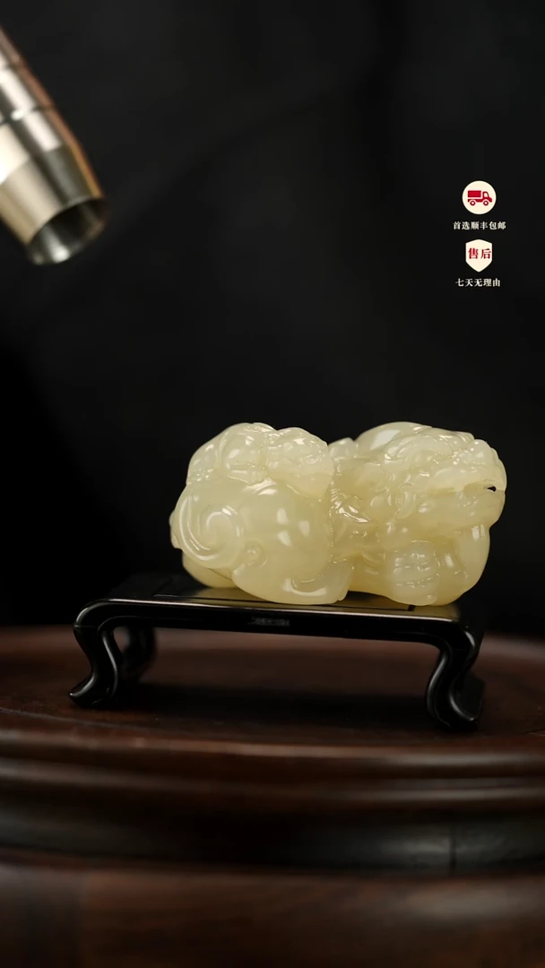 云南石竹叶青雕刻：母子貔貅手把件摆件