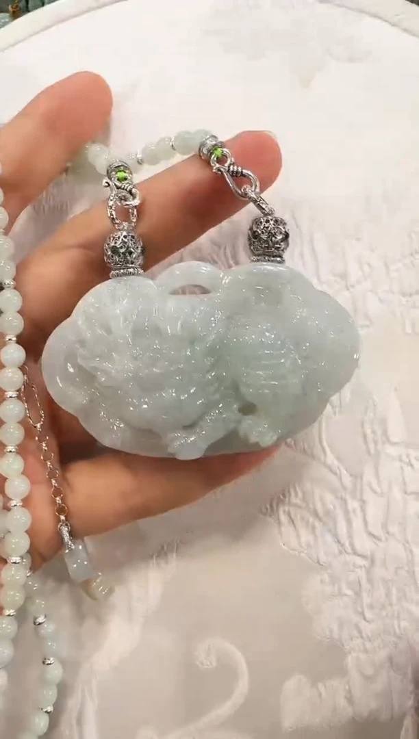 翡翠未镶嵌颈饰国风