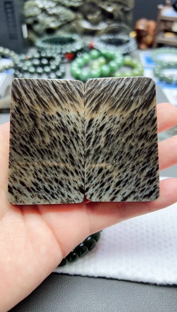 颈饰未镶嵌和田玉（糖玉）玉***哥若羌青花意境平安无事牌