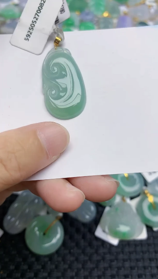 翡翠18K金镶嵌颈饰天然翡翠A货