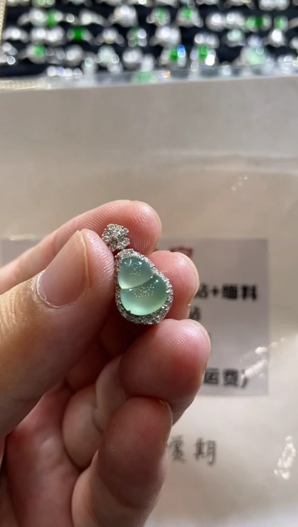 颈饰18K金镶嵌翡翠奶**奇收到货48小时鉴赏期（超时不退不换）