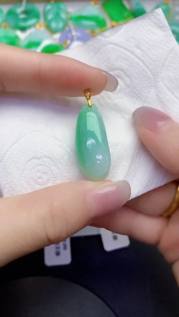 颈饰未镶嵌翡翠缅甸天然翡翠A货