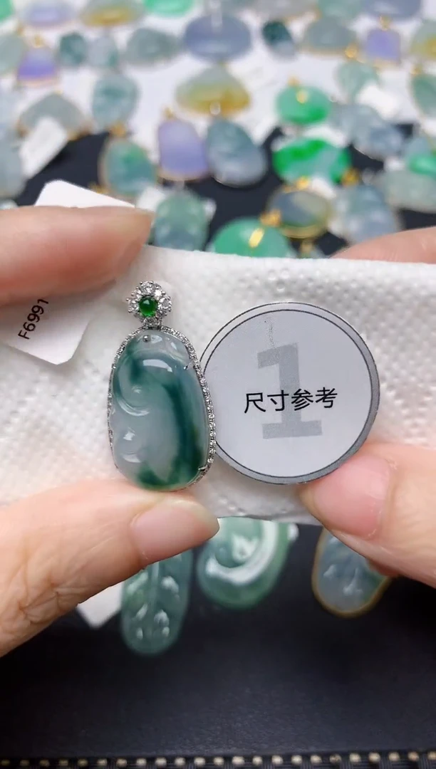 翡翠18K金镶嵌颈饰天然缅甸A货翡翠