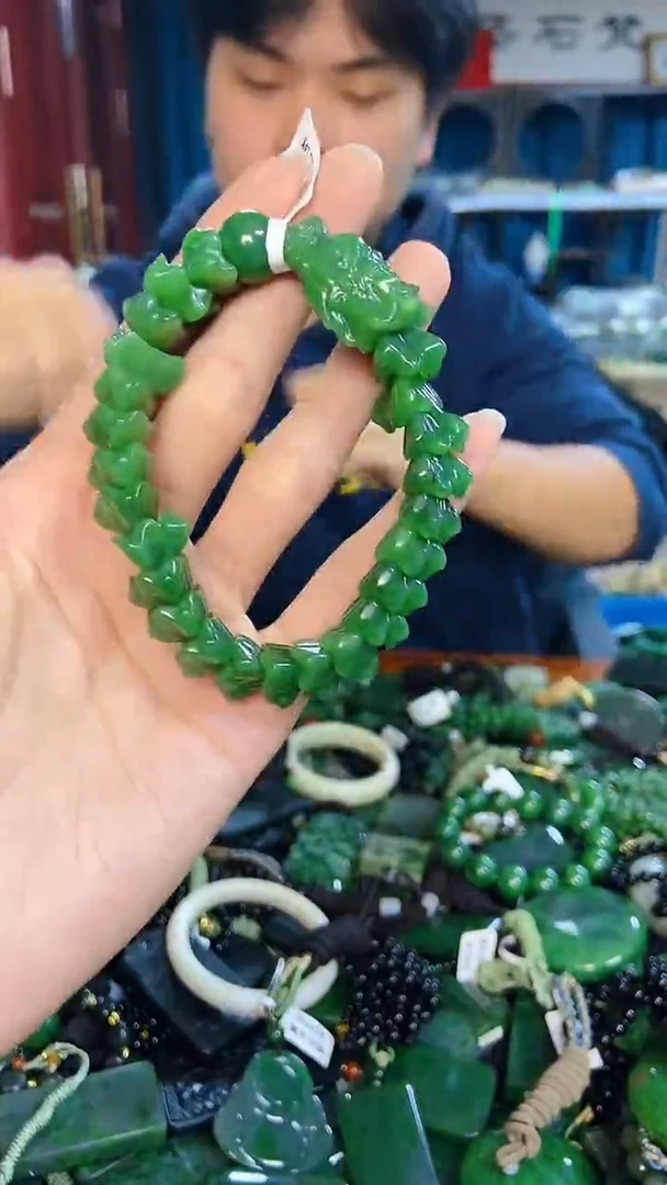 未镶嵌和田玉挂件1