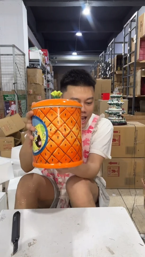 瓷片大号海绵宝宝菠萝带盖罐