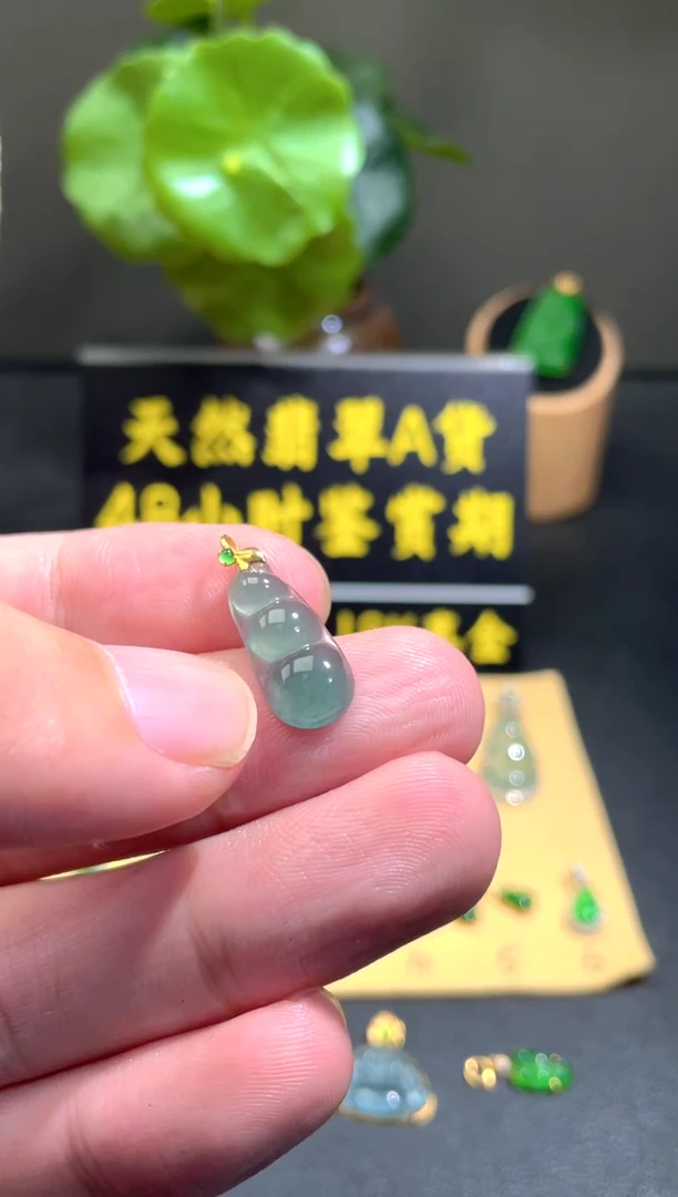 颈饰18K金镶嵌翡翠翡翠A货