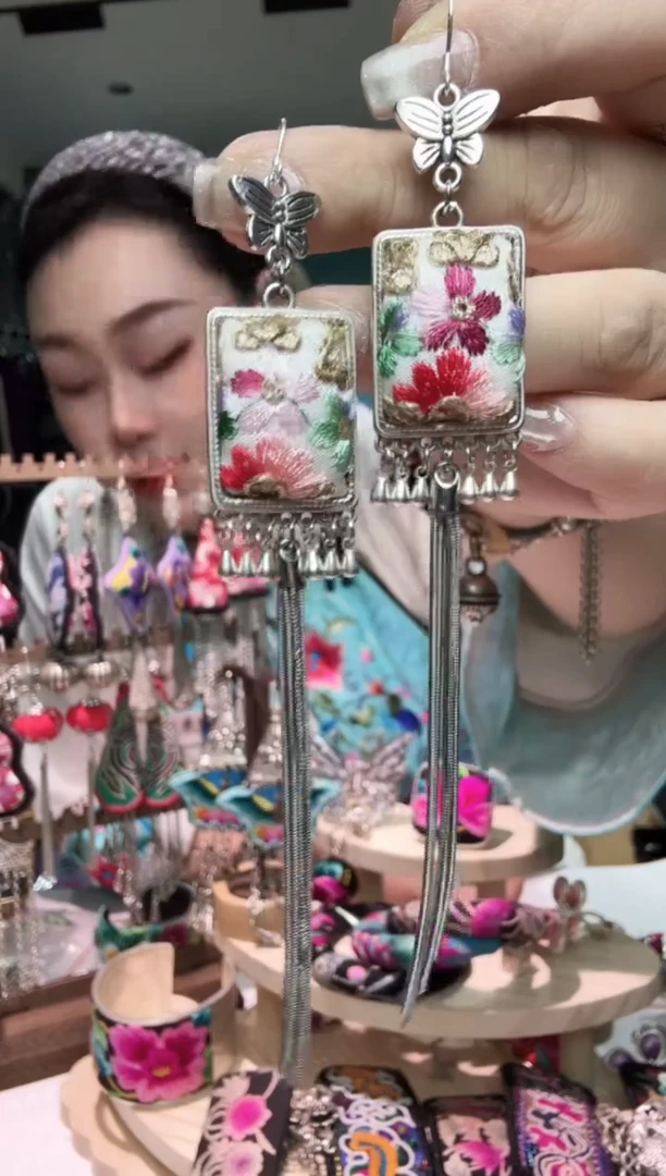 刺绣纯手工苗绣非遗耳环