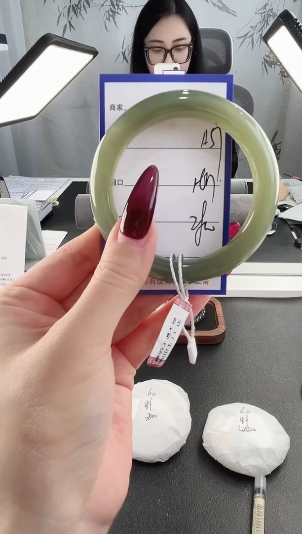 未镶嵌手镯和田玉57颜色微差无瑕疵