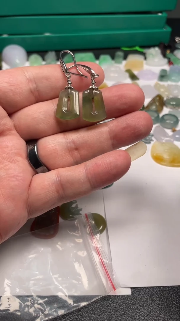 颈饰未镶嵌翡翠天然翡翠A貨