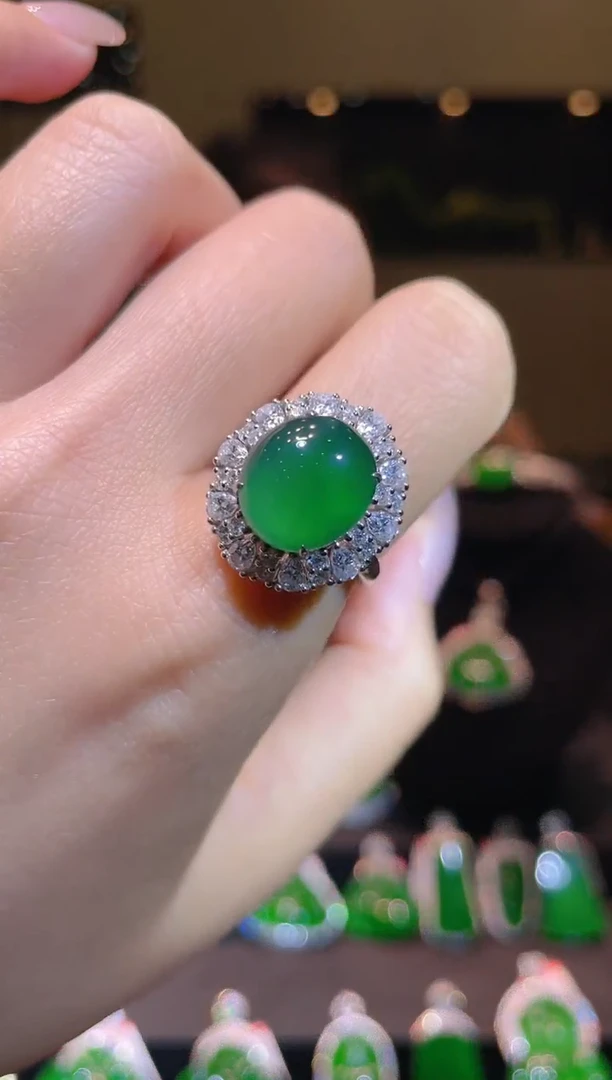 【闪购商品】翡翠吊坠(不含链)18K金镶嵌A26