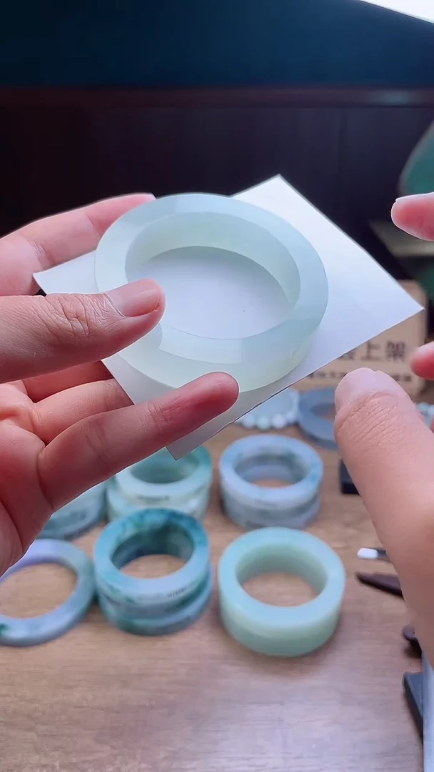 定制翡翠手镯未镶嵌大*子定制