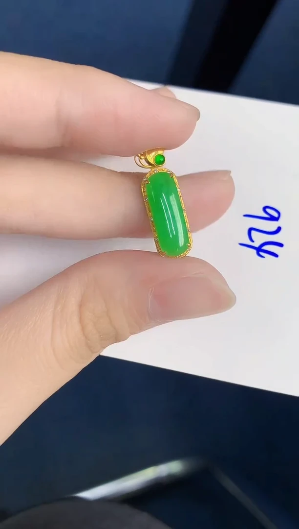 颈饰18K金镶嵌翡翠天然翡翠缅甸A货