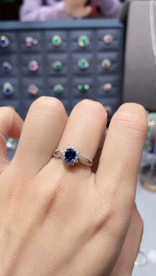 【闪购商品】蓝宝石戒指18K金镶嵌0.76克拉