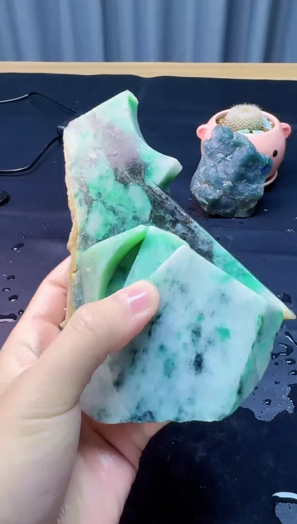 翡翠未镶嵌颈饰081天然缅甸A货翡翠