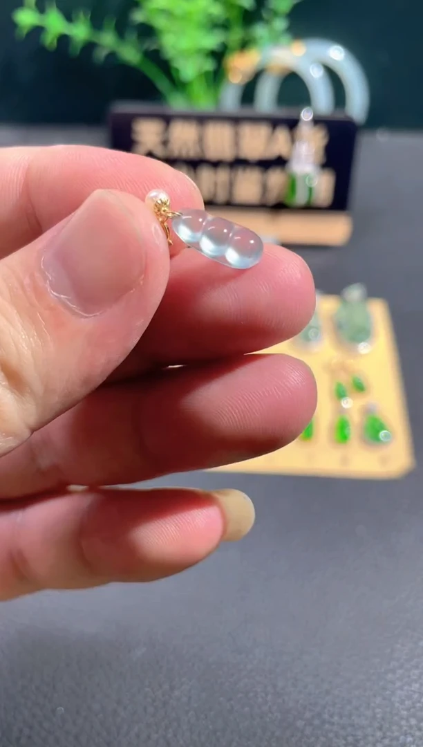 翡翠18K金镶嵌颈饰翡翠